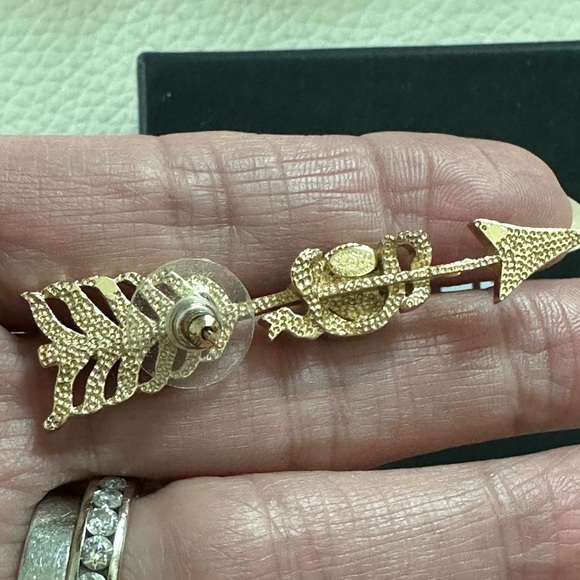 Chanel Ear Climber Arrow Earring with crystals - Picture 9 of 9